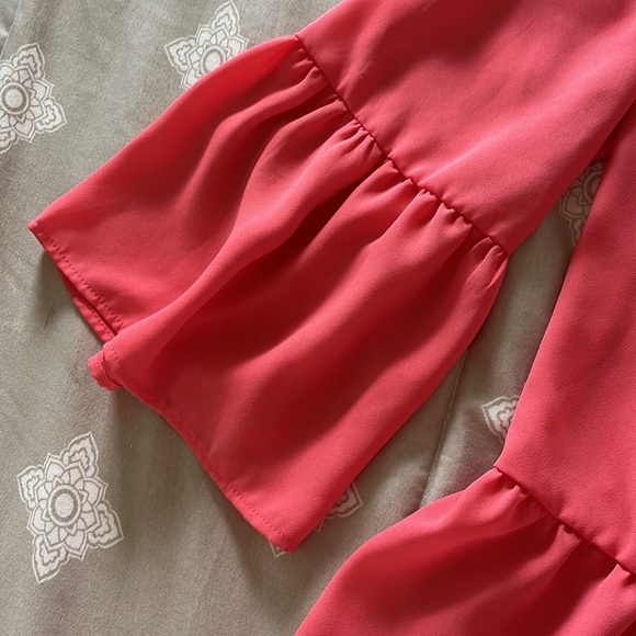 Banana Republic Salmon Colored Ruffle Bottom Blouse Size Small - Picture 4 of 6